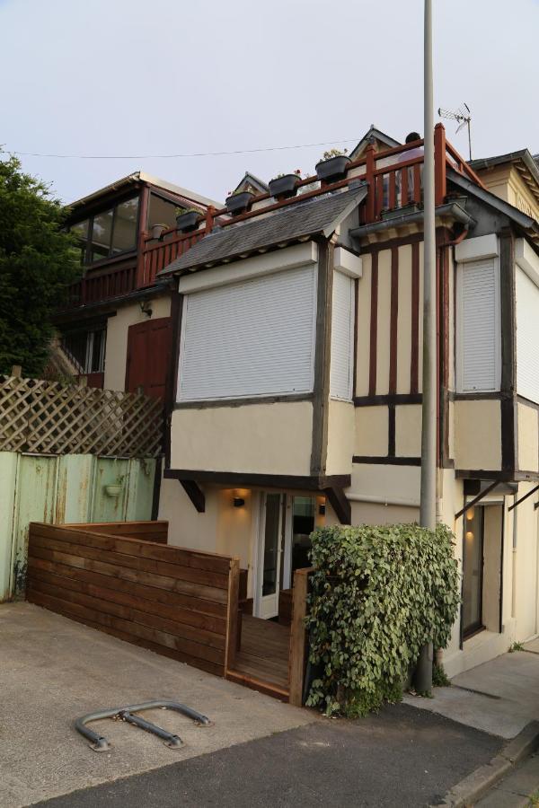 Appartement Face Mer Avec Terrasse Et Parking Trouville-sur-Mer Kültér fotó